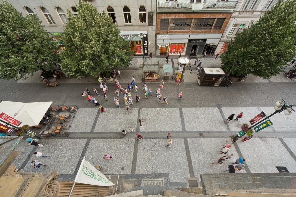 Merchants Crown Suites And Spa Prag Exterior foto The square in 2011